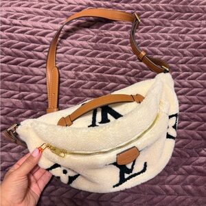 Luxurious Cream and Tan Women's winter Fanny pack